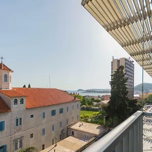https://luxury-apartment-lucy-in-center-with-amazing-sea-view.splithotels.org